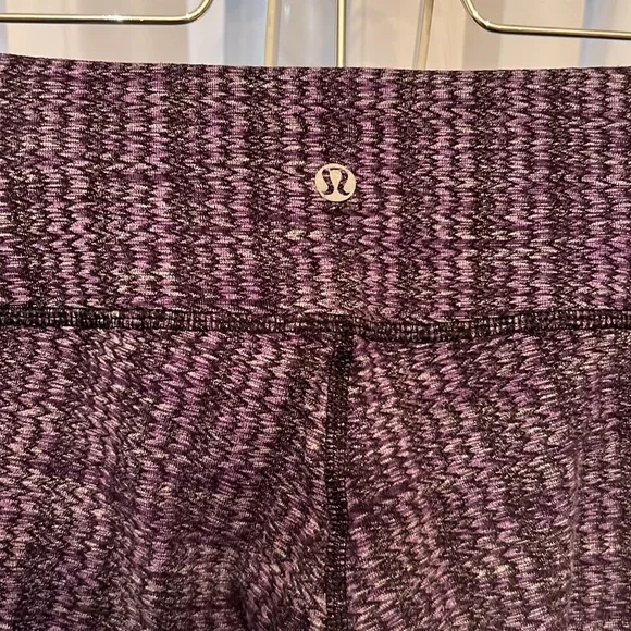Lululemon  purple leggings sz 4 - Picture 6 of 6